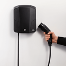 ABL eMH1 11kW (1W2201) schwarz Frontansicht an der Wand | Einfach E-Auto Shop