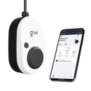 Frontansicht eines go-e gemini 11 kW chargers mit der auf einem Smartphone geöffneten go-e Ladeapp und Einstellmöglichkeiten während eines Ladevorganges.