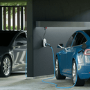 go-e Charger Gemini Flex (22 kW) beim Laden mit optionalen Kabel - Einfach E-Auto Shop