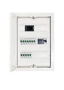 Detailansicht eines verbauten go-e Controllers in einem Haushaltsstrom Sicherungskasten.